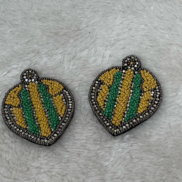 NWOT Large Seed Bead on Felt Post Earrings - Picture 2 of 5